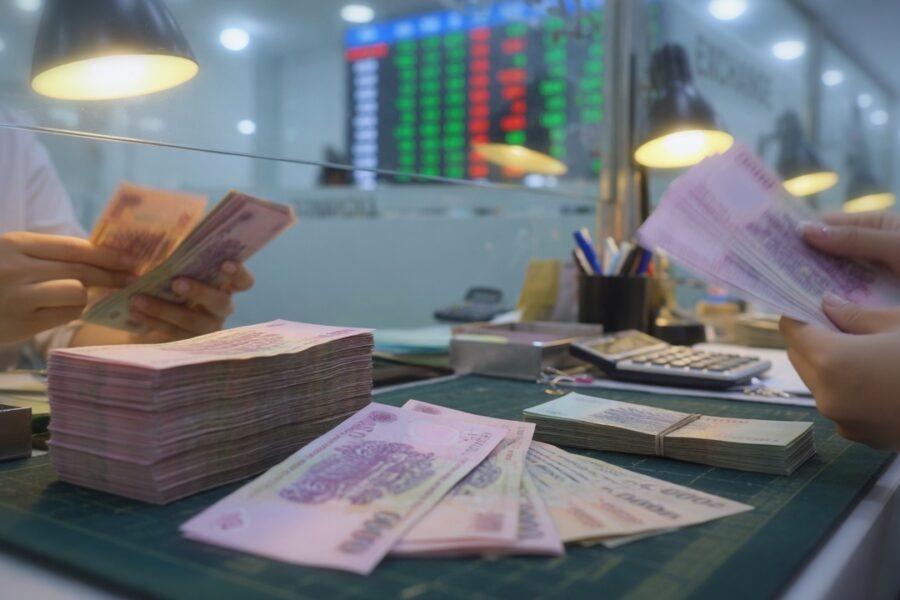 Lãi suất huy động 6–12 tháng quanh 6,5–7,8% amid áp lực thanh khoản